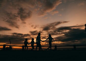 Walking After Eating: How It Lowers Blood Sugar